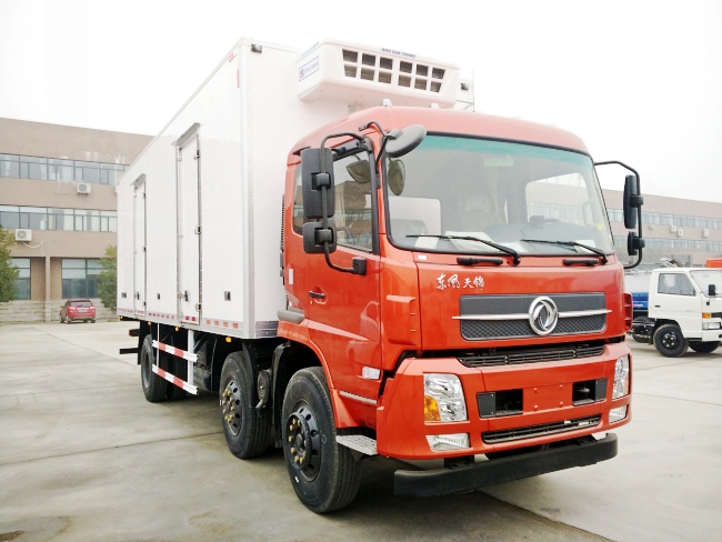 東風天錦小三軸8.6米冷藏車