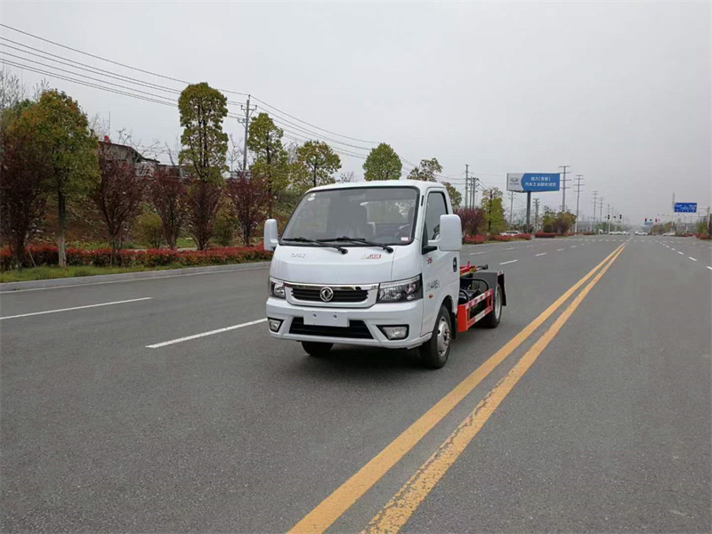 藍牌東風(fēng)途逸勾臂垃圾車