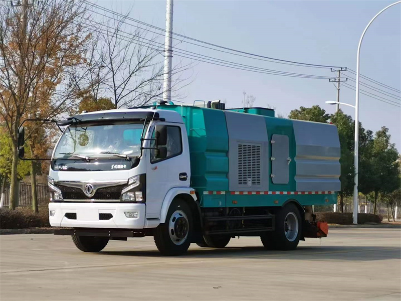 東風多利卡7方吸塵車