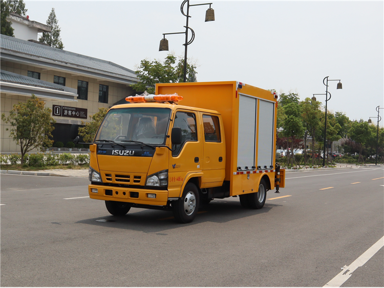 1200立方工程救險(xiǎn)車(慶鈴五十鈴救援車帶吊機(jī))