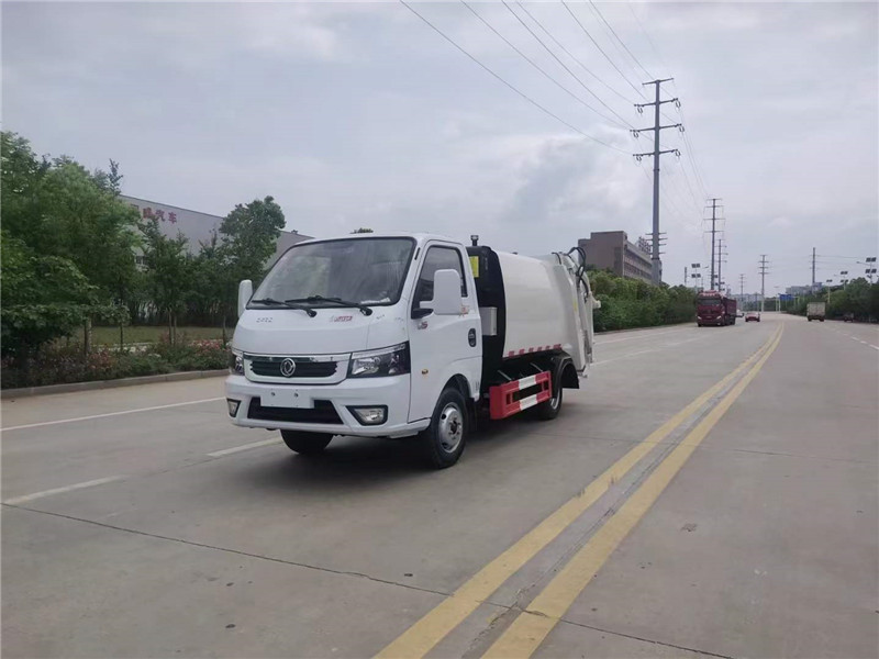 藍(lán)牌4方壓縮垃圾車包上戶