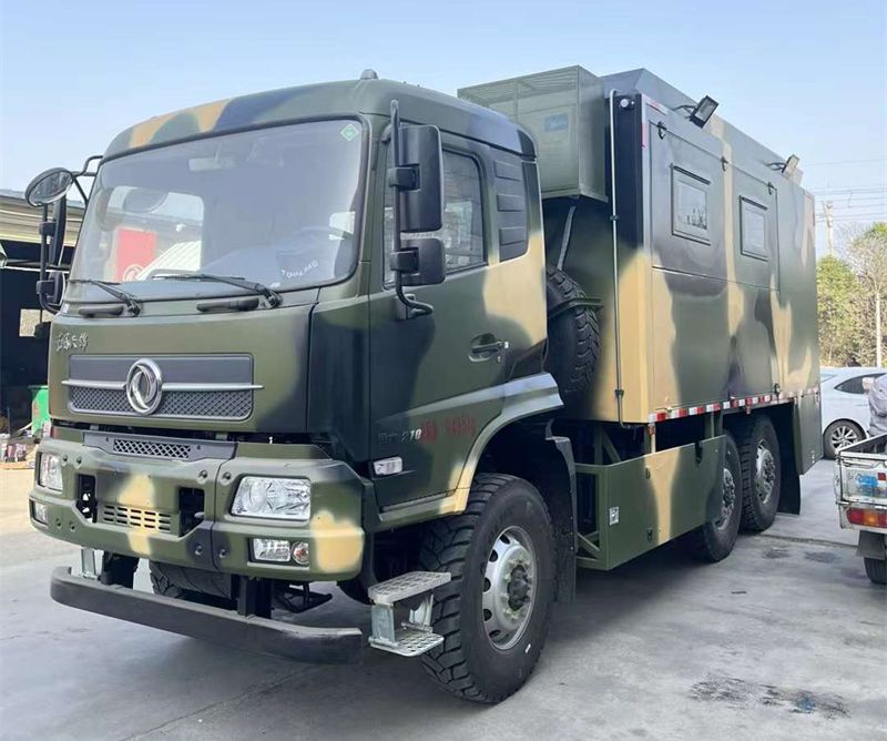 東風(fēng)天錦后雙橋軍用餐廚車(chē)