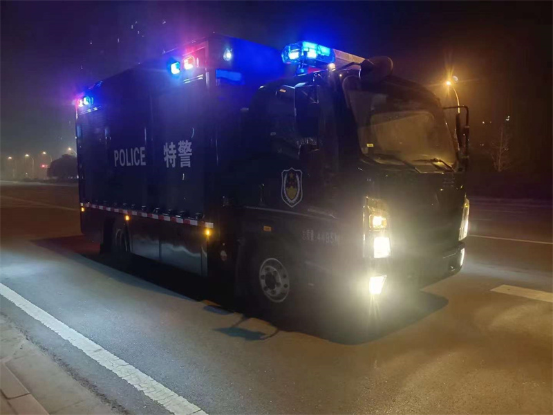 重汽豪沃特警裝備車